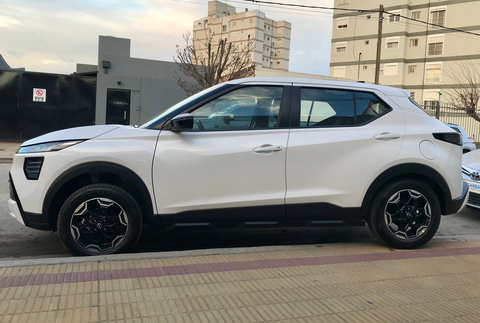 Nissan KAIT Sense 1.6 CVT 2026 — 0 km — Automatica — Nafta — en venta en Tandil, GARBAT Automotores               loading=